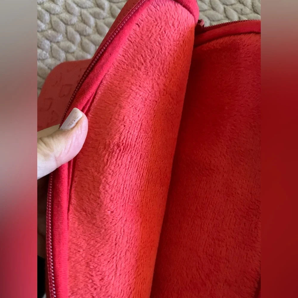 MARC by Marc Jacobs Tech BAG Pouch Storage Travel Red Padded Foam Embossed